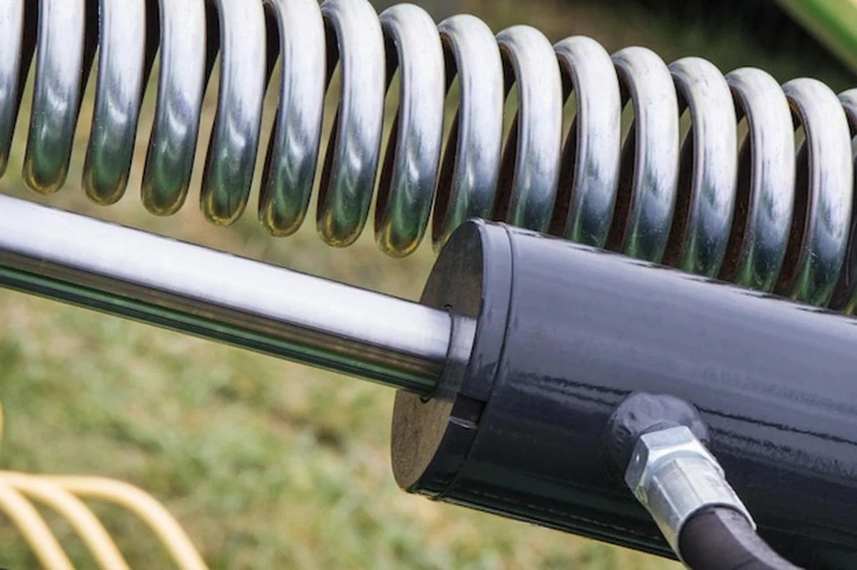 Piston, siłownik i sprężyna stalowa jako części maszyny pneumatycznej lub hydraulicznej