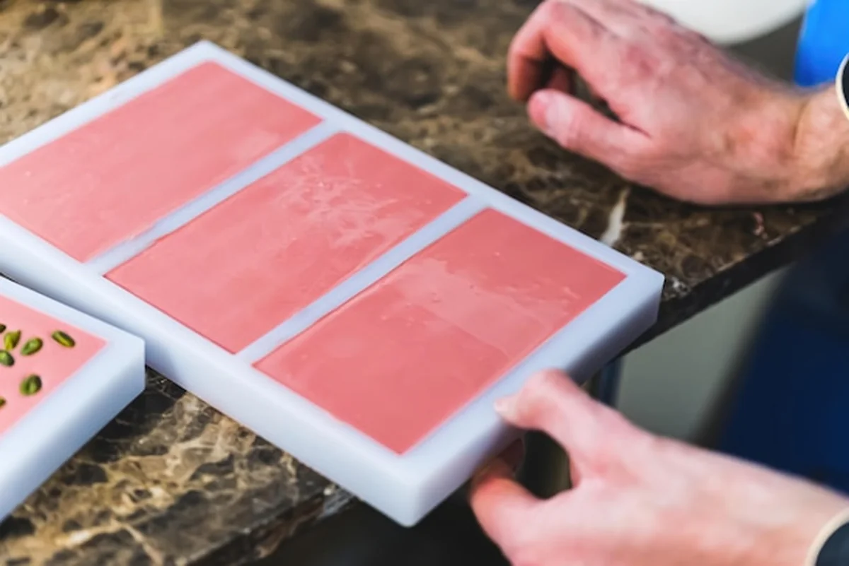 Proces produkcji lodów w sklepie z lodami