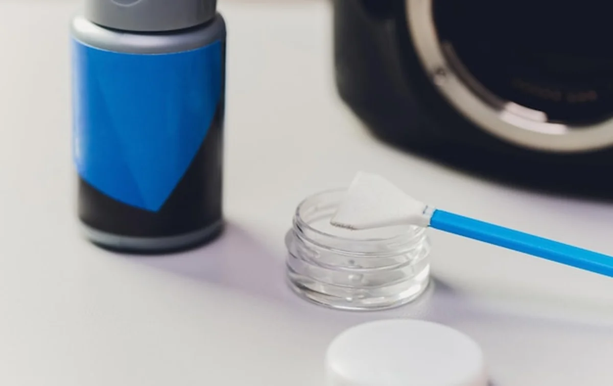 Aparat fotograficzny i narzędzia do czyszczenia